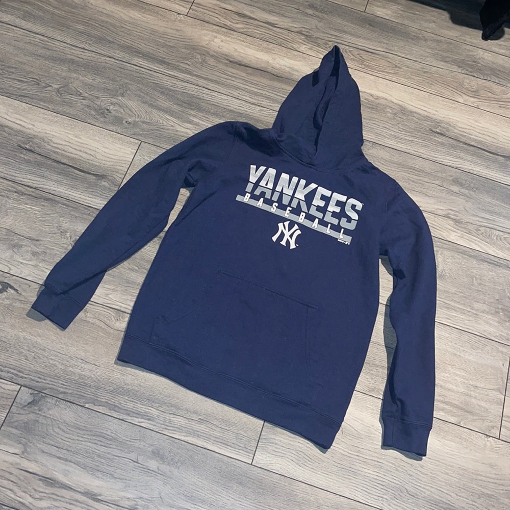 Yankees sweatshirt